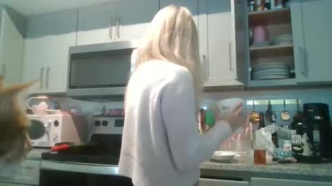 parisbaby2000 online show from November 10, 5:30 pm