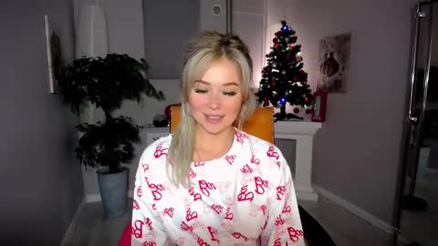 Snapshot of passionate_babe chatting on December 29, 1:17 pm I have returned from vacation and I am glad to share my energy and emotions with you online show from December 29, 1:17 pm