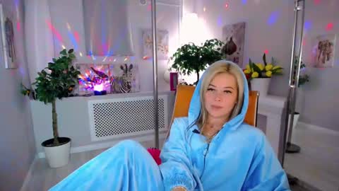 Snapshot of passionate_babe chatting on January 30, 1:42 pm I have returned from vacation and I am glad to share my energy and emotions with you online show from January 30, 1:42 pm