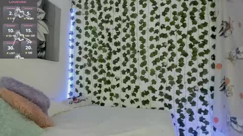 Snapshot of pau_delima__ chatting on February 25, 1:00 pm paulina online show from February 25, 1:00 pm