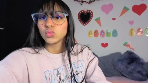 Paula  online show from April 19, 4:01 am