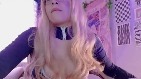  P E A C H   online show from January 5, 6:44 pm