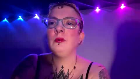 peachesandcream01 online show from May 31, 1:33 am