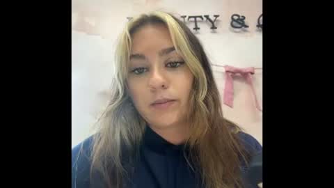 peachesncreampiezz online show from June 27, 5:52 pm