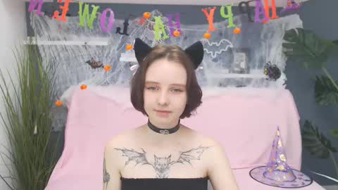 peachydreamm online show from October 20, 6:05 am