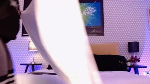 Penelope  Lets get to 100 hands up  online show from April 14, 4:01 am