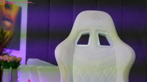 Dee online show from December 19, 5:05 pm