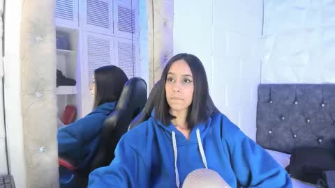 perla dl online show from February 3, 2:53 am