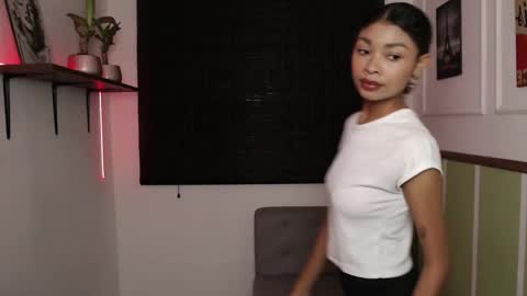 Perla online show from November 8, 7:19 pm