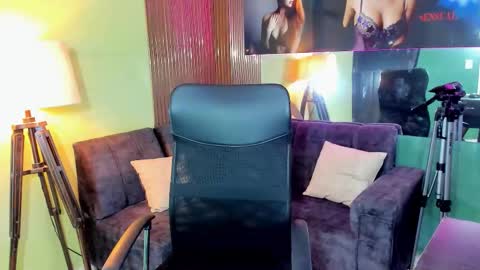 Perla online show from February 28, 9:03 pm