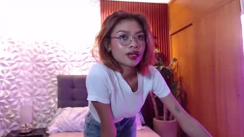 Perla online show from February 25, 2:15 pm