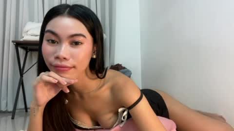 petite_kaye online show from July 12, 4:35 am