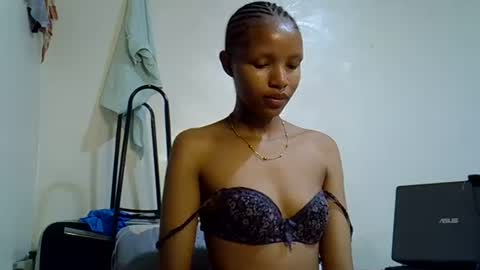 petite_melinda online show from June 20, 2:48 am