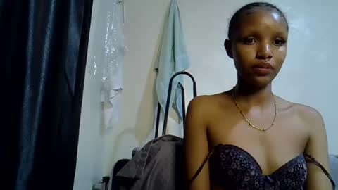petite_melinda online show from June 23, 4:10 am