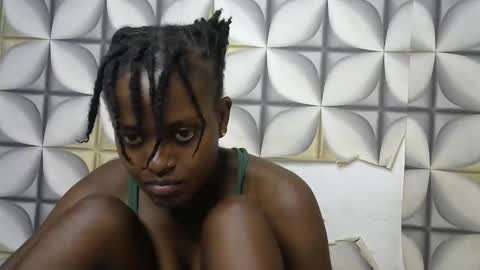 Snapshot of petite_star2 chatting on October 21, 12:03 am petite_star2 online show from October 21, 12:03 am