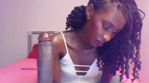 QueP online show from April 15, 7:58 pm