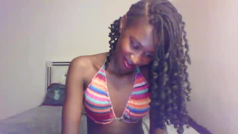 QueP online show from April 18, 9:15 pm