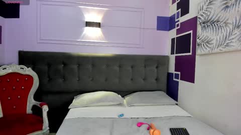 Snapshot of phoenix_raee chatting on October 14, 7:27 pm Phoenix Raee online show from October 14, 7:27 pm