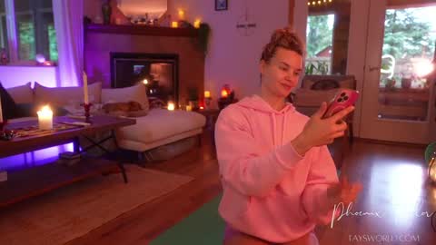 PHOENIX TAYLOR online show from March 12, 4:42 pm