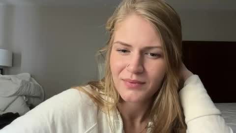 phoenixbabie21 online show from December 17, 6:12 pm