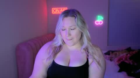 Piggy Rose online show from January 8, 1:31 am