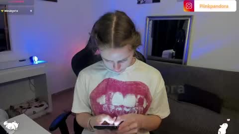 PiinkPandora online show from April 18, 12:18 pm