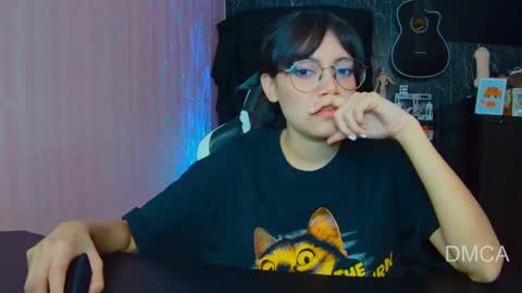 Snapshot of piixiie_d_oll chatting on October 9, 2:59 am Andrea G online show from October 9, 2:59 am