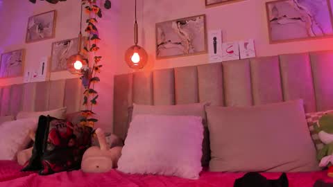 PIKAYLE  online show from January 6, 9:51 pm