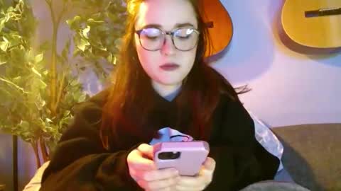 PilloGoddess online show from November 25, 9:22 am