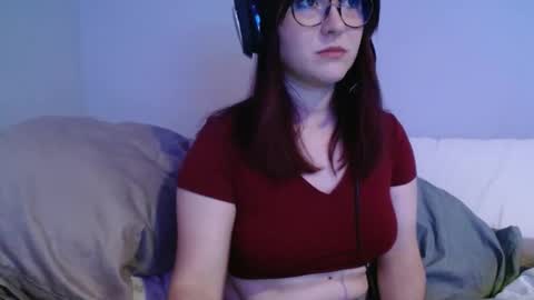 PilloGoddess online show from October 18, 4:15 am