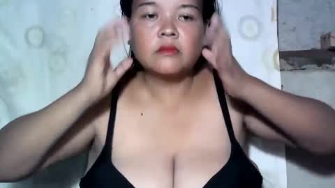 Snapshot of pinay_yummy28 chatting on March 3, 10:42 am pinay_yummy28 online show from March 3, 10:42 am