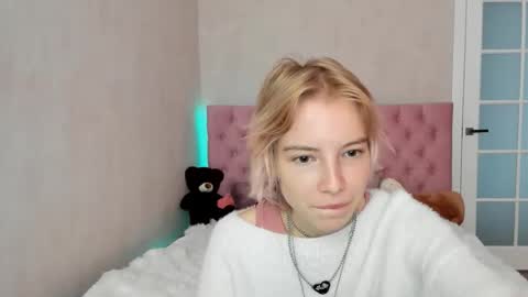 pink_lila18 online show from September 14, 8:34 am