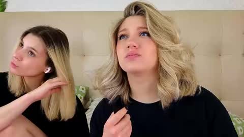 Adele online show from December 15, 9:03 am