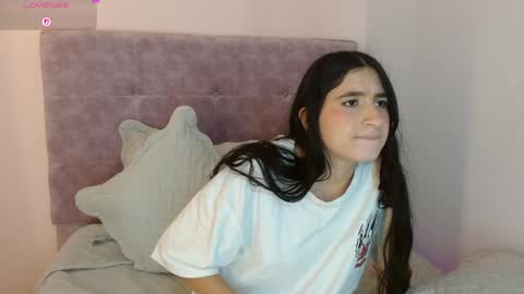 Perla online show from March 30, 3:55 pm