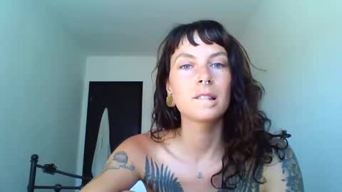 Snapshot of pixiecatfairy chatting on September 21, 1:32 pm pixiecatfairy online show from September 21, 1:32 pm