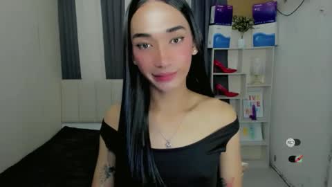 pixiedoll_ online show from December 17, 8:24 pm