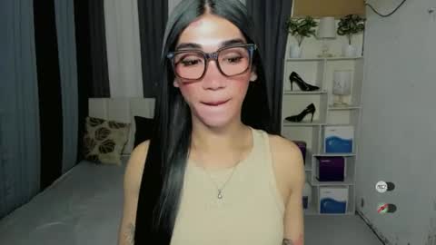 pixiedoll_ online show from March 2, 6:36 pm