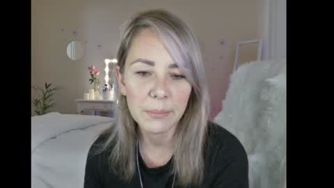 Lynn online show from December 9, 12:30 pm