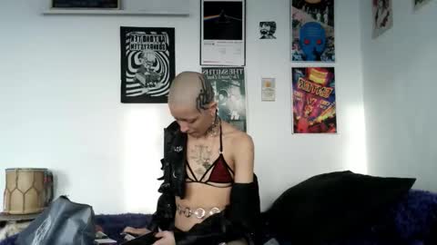    online show from February 3, 10:12 pm