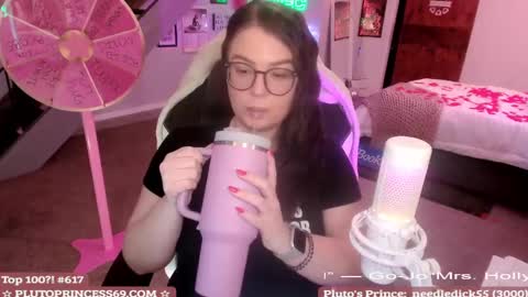 Snapshot of plutoprincess69 chatting on February 16, 7:48 am Pluto Princess online show from February 16, 7:48 am