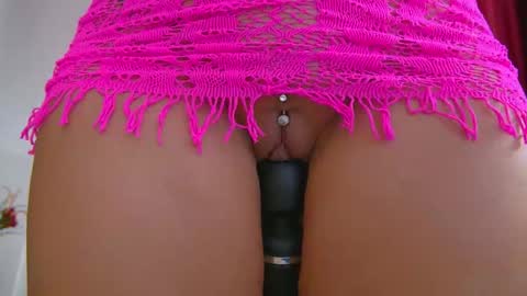 poison_milf_ online show from October 19, 4:36 am