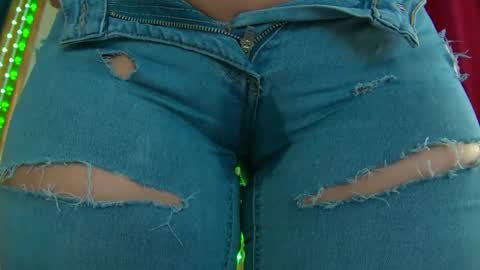 poison_milf_ online show from April 19, 3:50 am