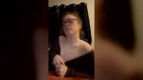 poisonivyy95 online show from March 15, 2:24 am