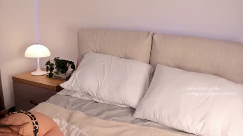 Polly online show from January 24, 6:25 pm