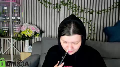 Polly online show from November 22, 5:04 pm