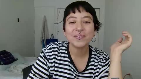 Poly online show from December 19, 9:18 pm