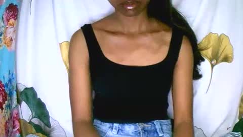 prettiethalia online show from December 19, 9:23 am