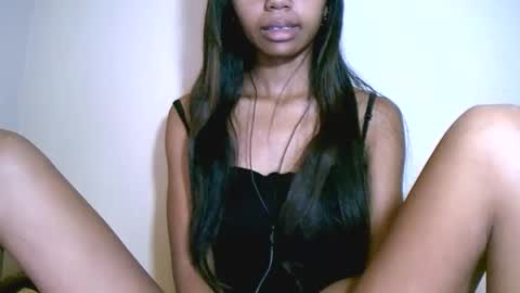 prettiethalia online show from February 26, 12:04 pm