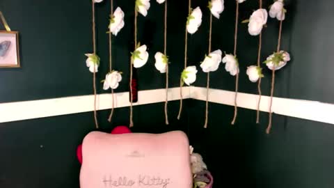 prettipluto online show from December 18, 6:45 pm