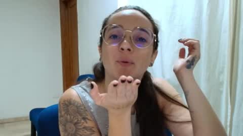 pretty1_victoria29 online show from November 19, 8:09 pm